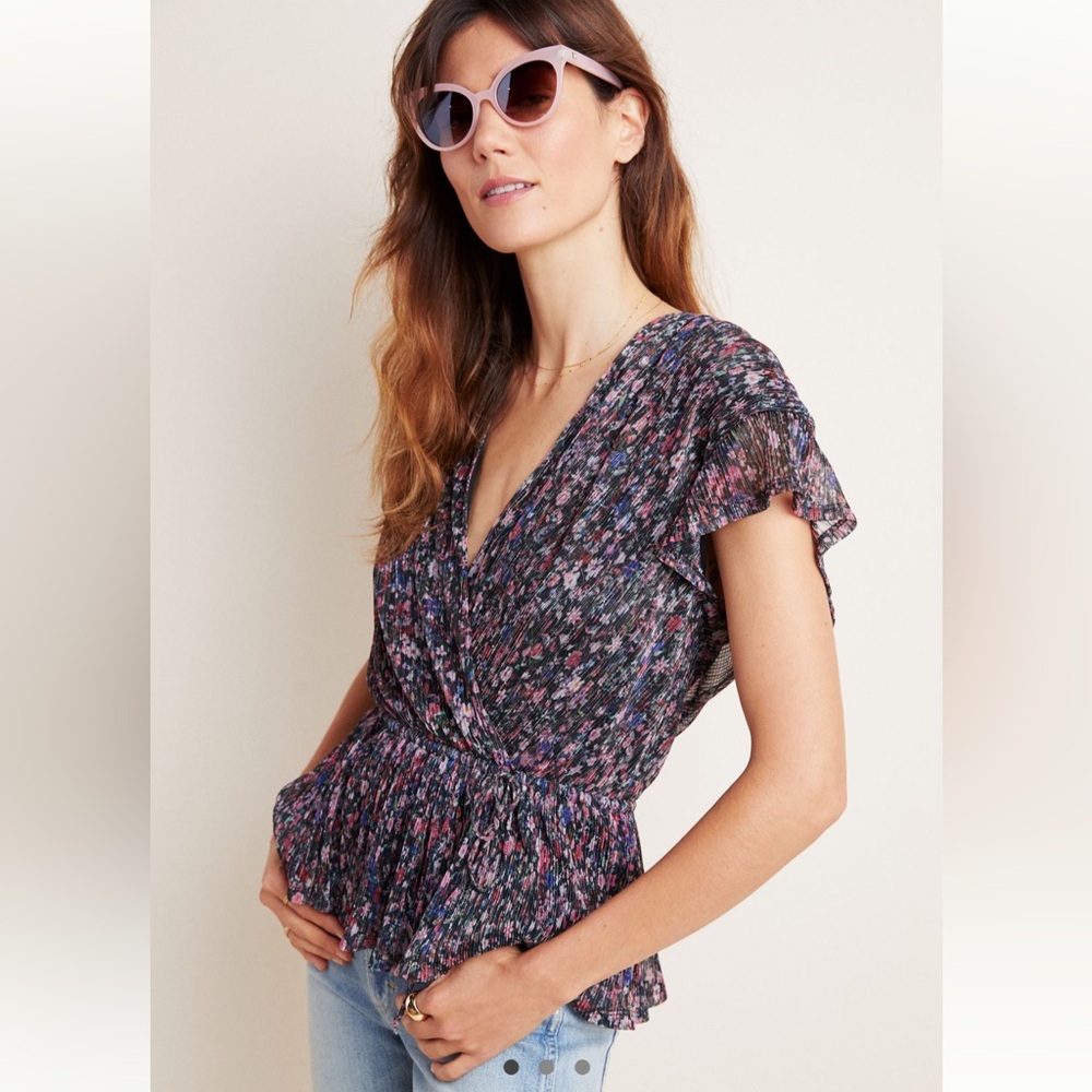 ANTHROPOLOGIE - Size XL - Floral V neck plissé blouse with peplum detail